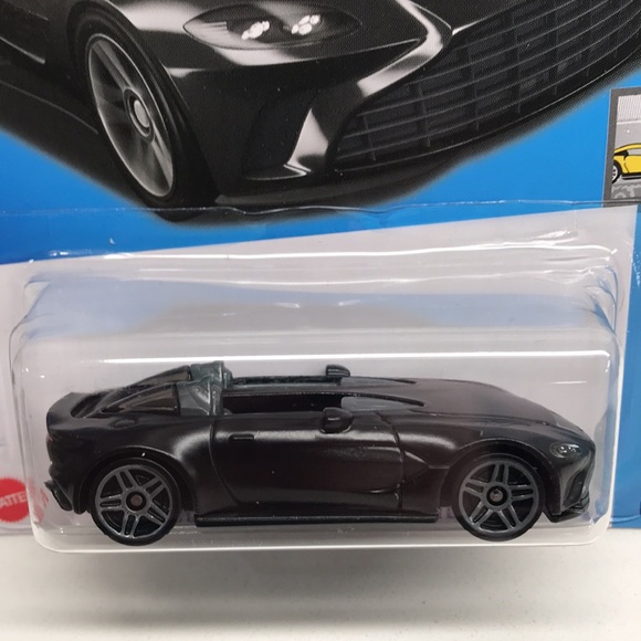 Hot Wheels 2 Car Bundle Batmobile & Aston Martin V12 Speedster New Sealed - Picture 6 of 8